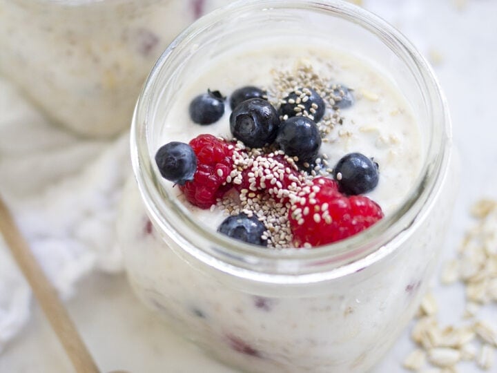 Berry Overnight Oats - The Clean Eating Couple