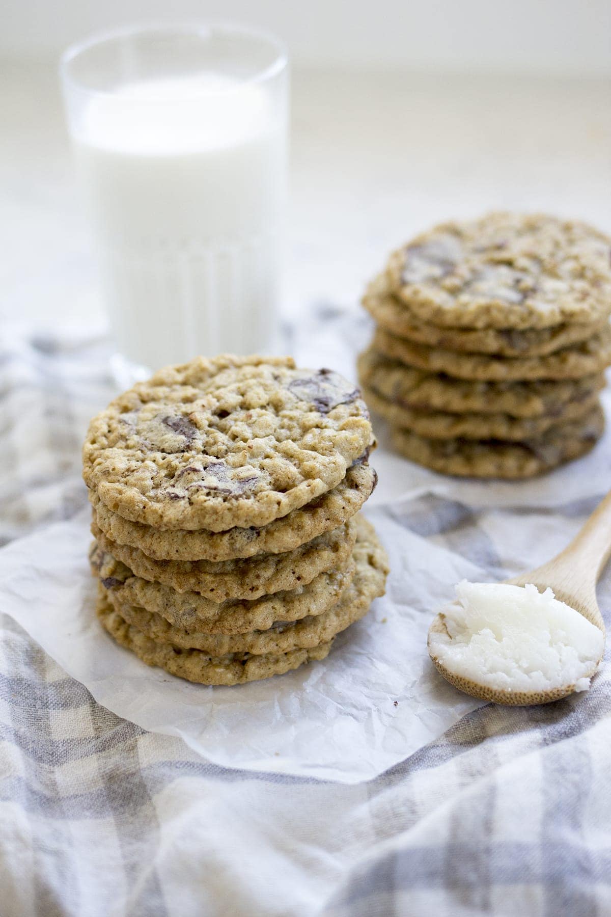 Chewy Coconut Oil Dark Chocolate Chip Oat Cookies {Whole Wheat