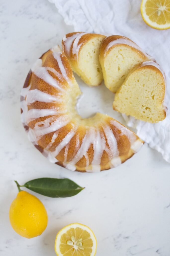 Lemon Yogurt Bundt Cake • Freutcake