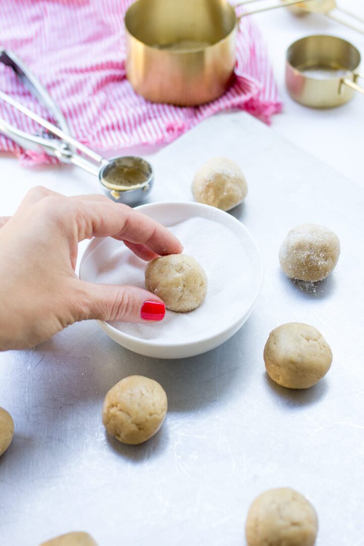 Peanut Butter Blossom Cookies • Freutcake