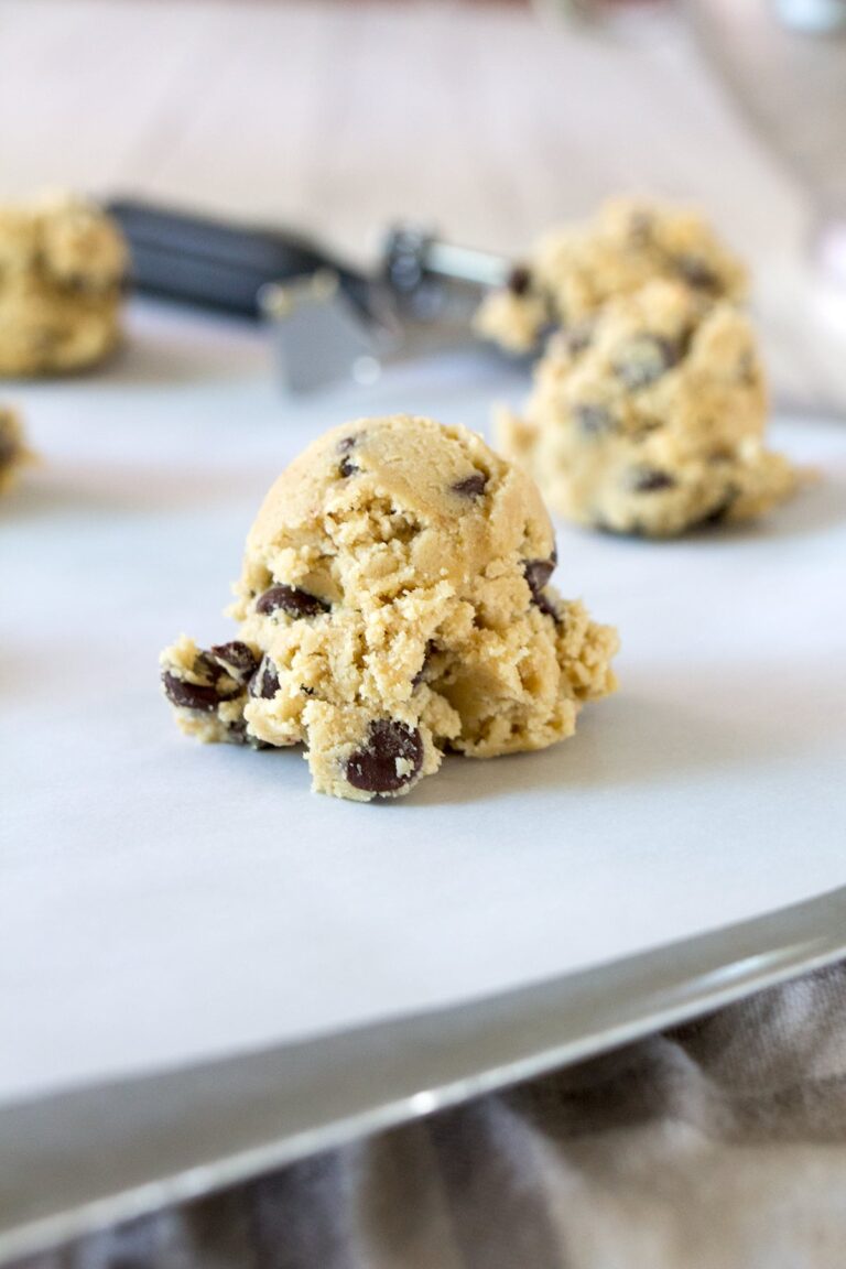 Salted Brown Sugar Chocolate Chip Cookies • Freutcake