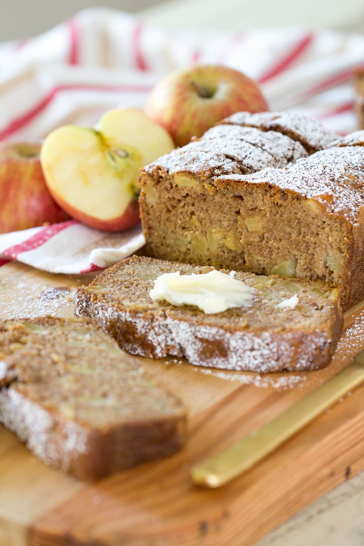 Easy Cinnamon Spice Apple Bread • Freutcake