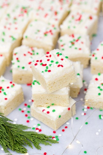Christmas Sugar Cookie Bars with Cream Cheese Frosting • Freutcake