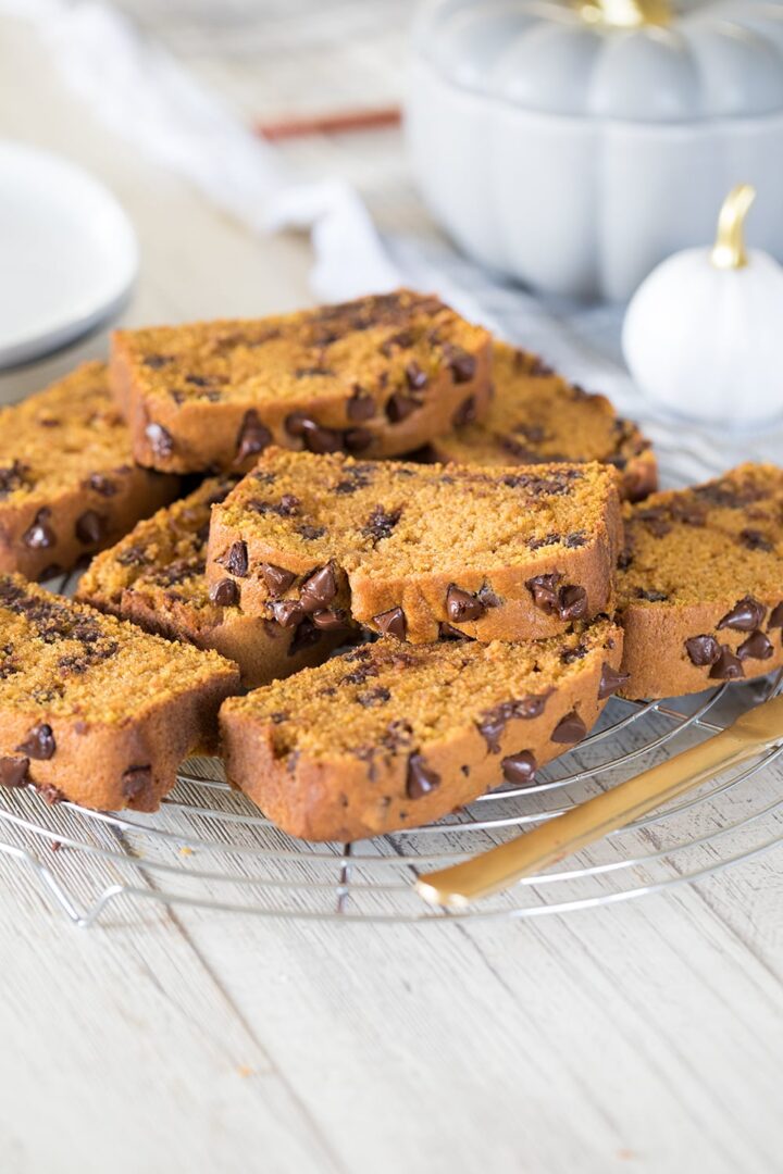 The Best Chocolate Chip Pumpkin Bread • Freutcake