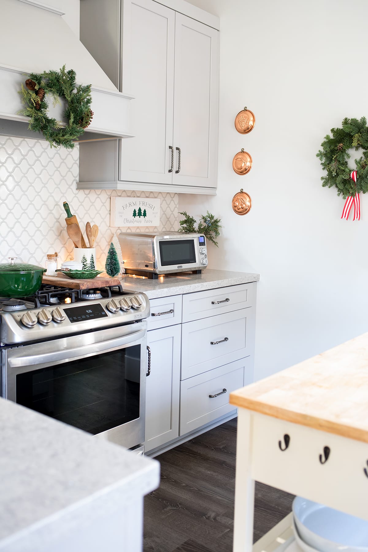 https://www.freutcake.com/wp-content/uploads/2019/11/My-Christmas-Kitchen-Decor-8.jpg