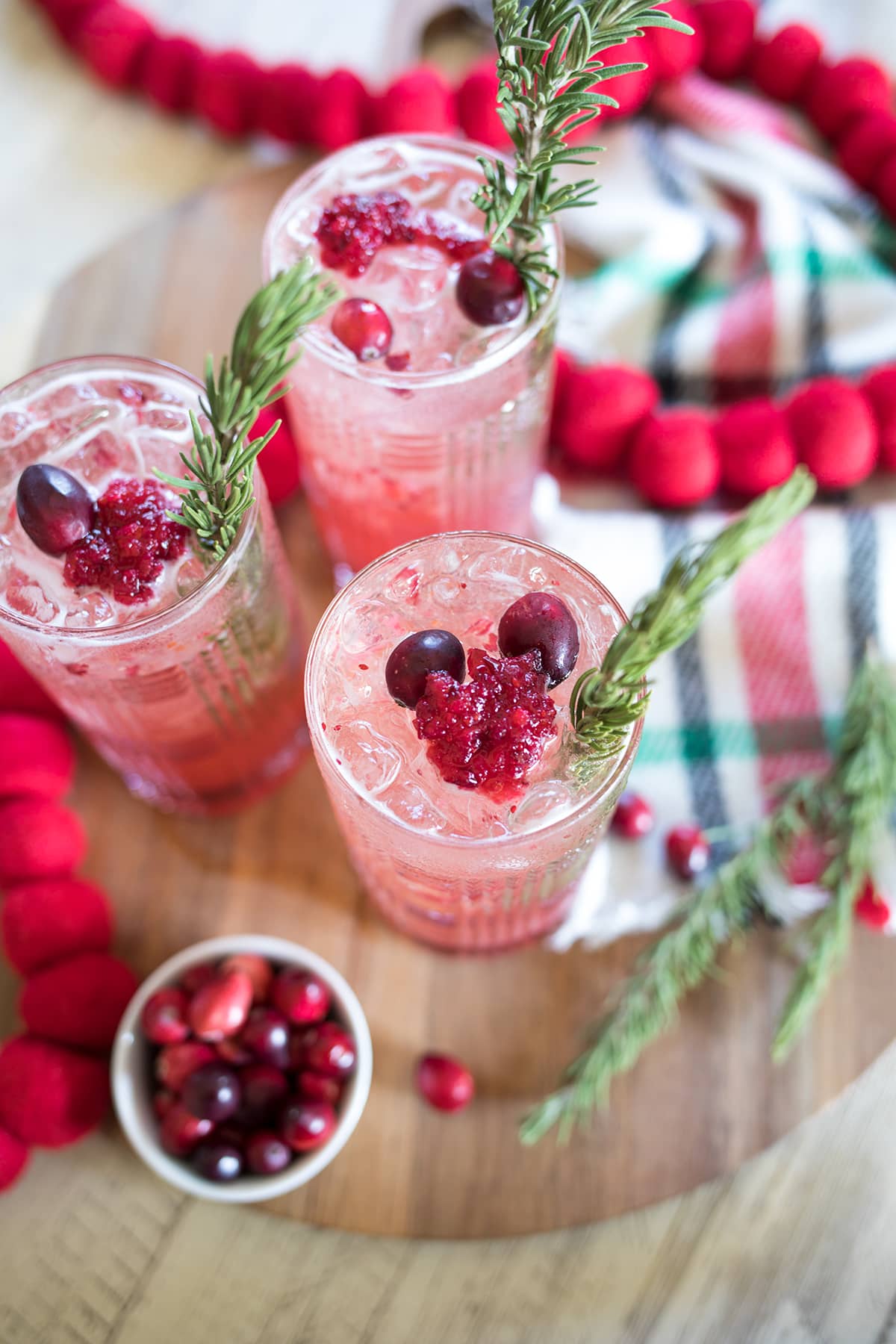 Sparkling Cranberry Gin Holiday Cocktails • Freutcake