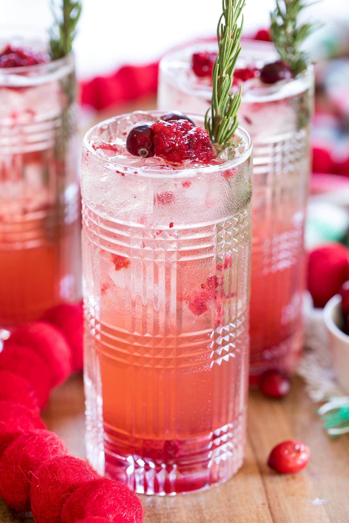 Sparkling Cranberry Gin Holiday Cocktails • Freutcake