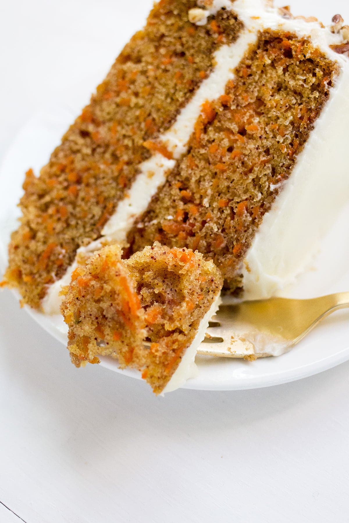 https://www.freutcake.com/wp-content/uploads/2020/02/The-Very-Best-Carrot-Cake-With-Cream-Cheese-Frosting-7.jpg