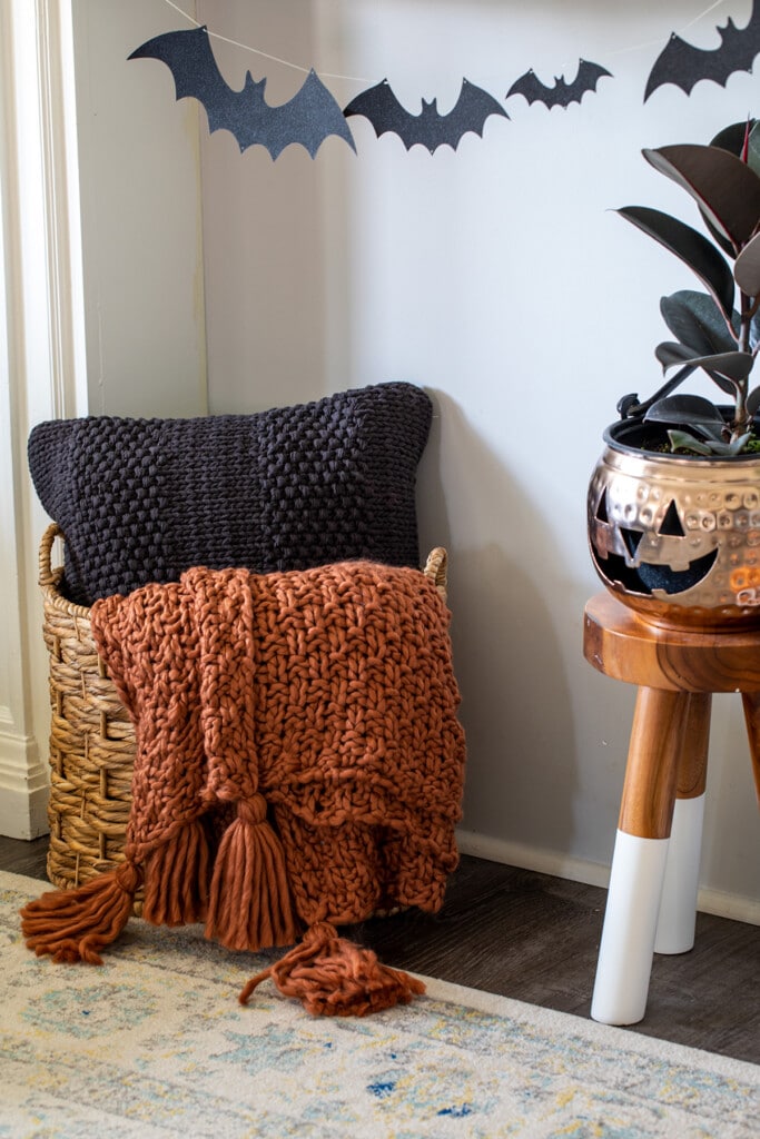 Halloween Mantle Decor • Freutcake