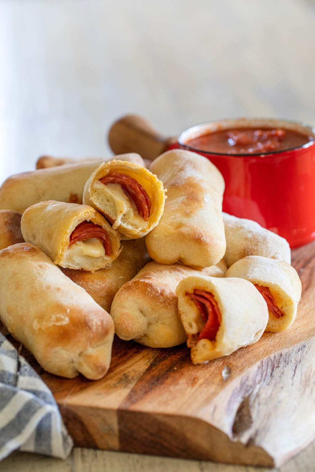 Easy Pepperoni Rolls • Freutcake