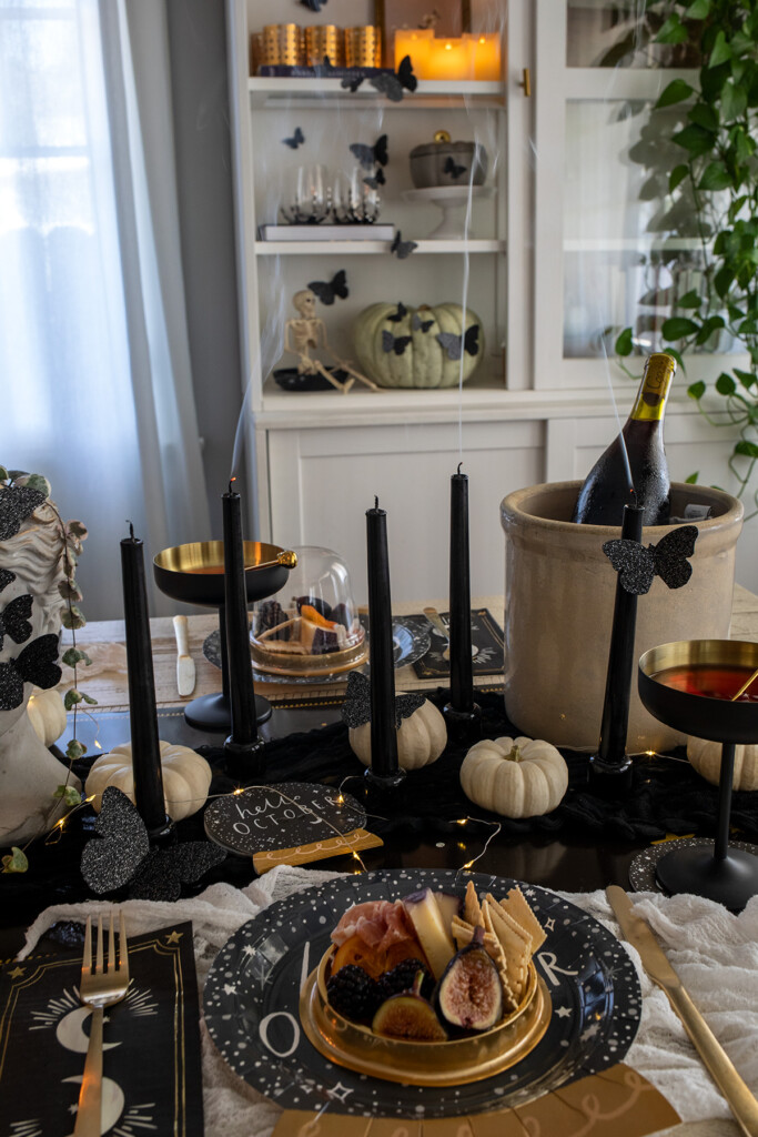 A Mystical Halloween Table • Freutcake